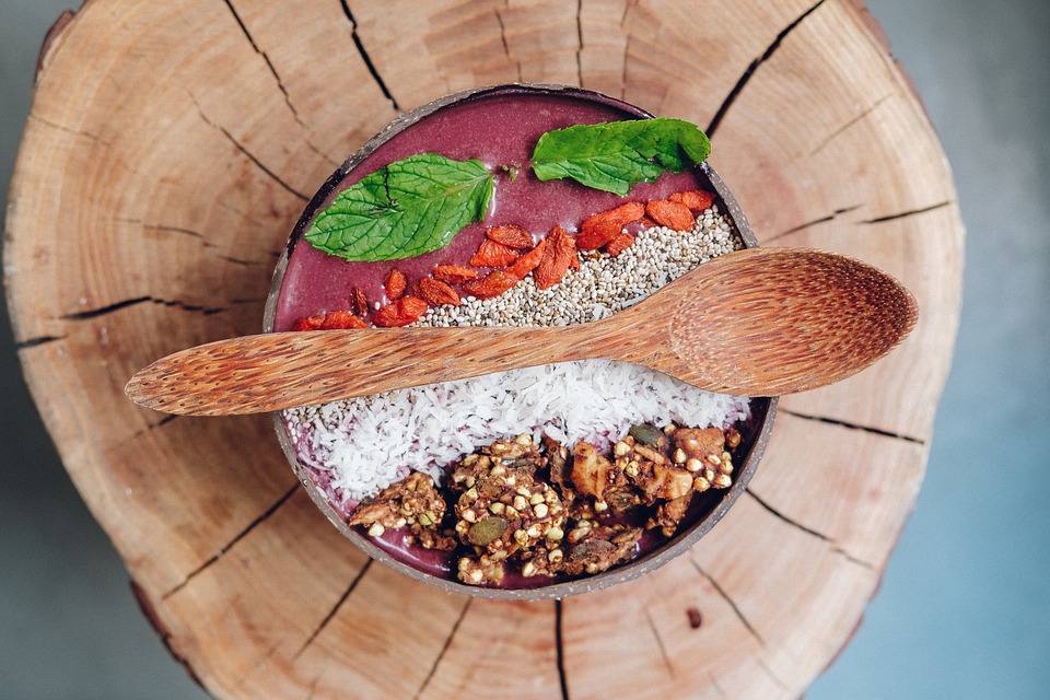 Smoothie Bowl Vegan aux Fruits Rouges