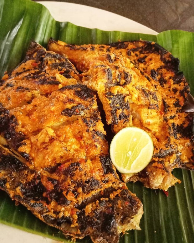 Ikan Bakar Bumbu Kuning (Indonesian Grill Fish) Meet & Eat